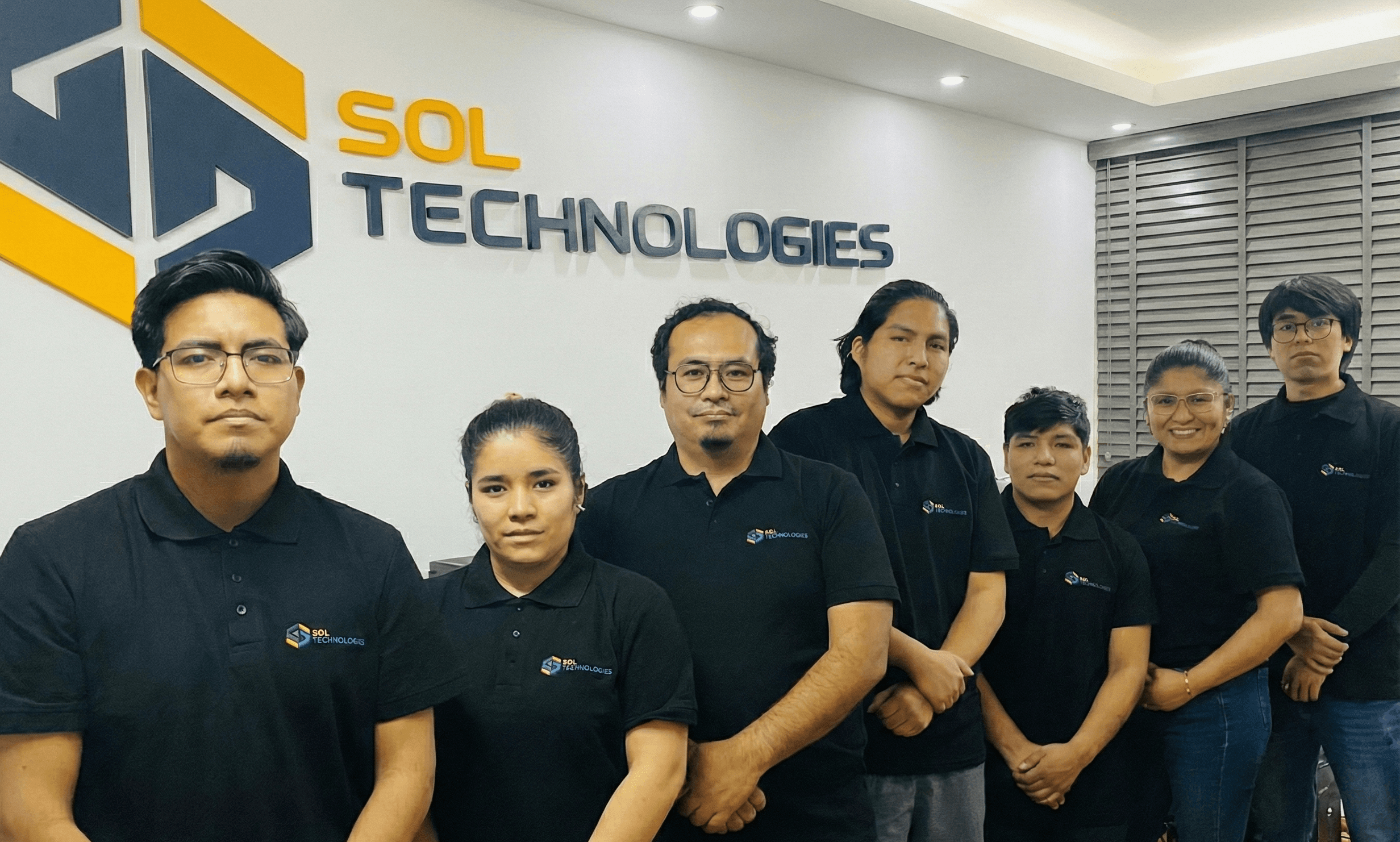 Equipo de Soltech trabajando